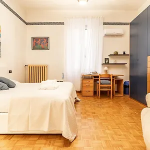  Appartamento Spacious With Kitchenette, Near Piazza Maggiore